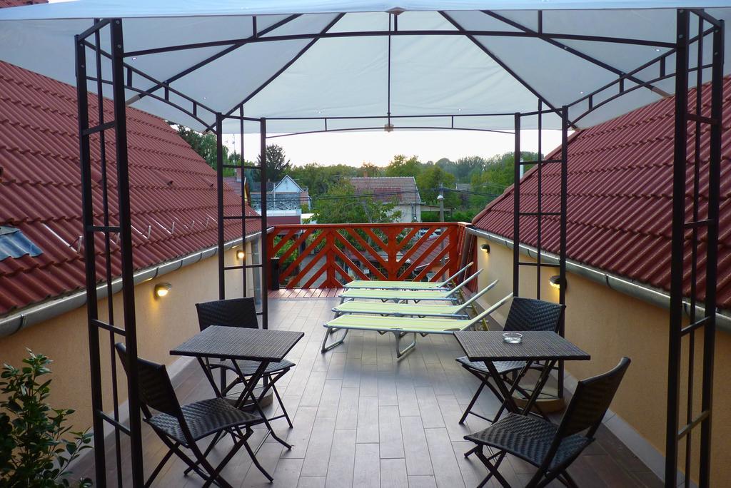 Parton Hotel & Bowling Tiszakecske Exterior photo