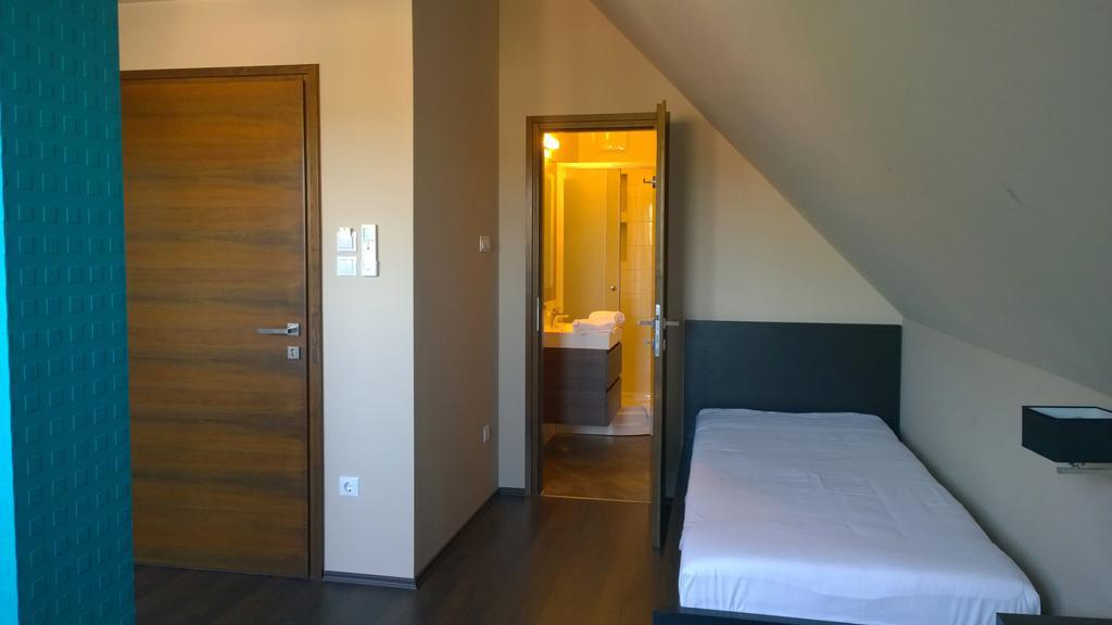 Parton Hotel & Bowling Tiszakecske Room photo